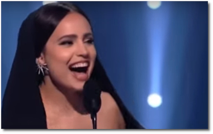 Becky G announces Lisa wins best K-pop at 2022 VMSs at Prudential center in Newark (28 Aug 2022)